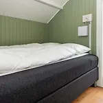 Ferienhaus X *